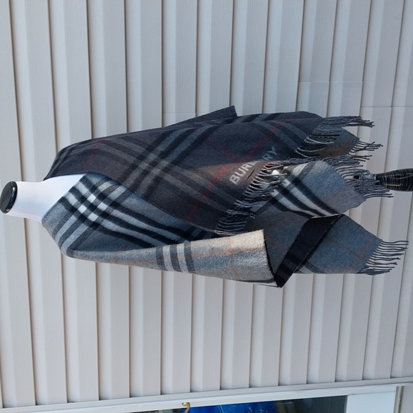 BURBERRY CONTRAST CHECK WOOL CASHMERE JACQUARD CAPE PONCHO - Picture 8 of 10